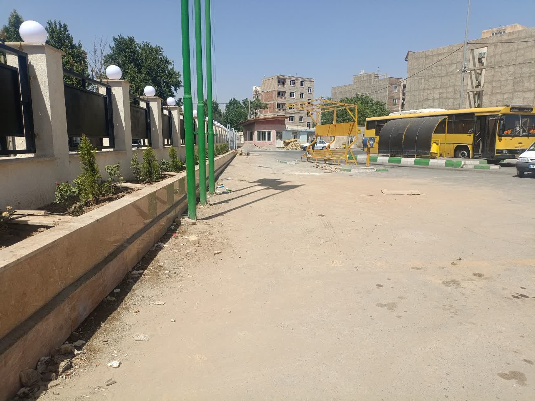 دیوار کشی ضلع غربی پایانه شهدای مدافع حرم سازمان مدیریت حمل و نق شهردارینظرآباد